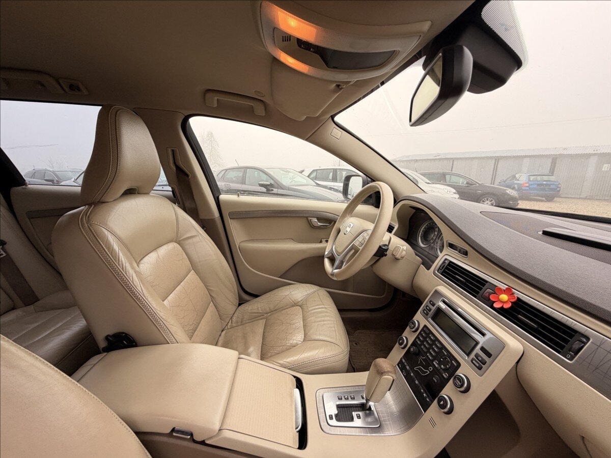 Volvo XC70 Kombi 2,4 l 151 kw