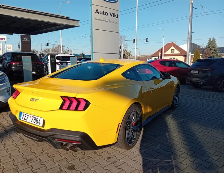 Ford Mustang Kupé 5,0 l 328 kw