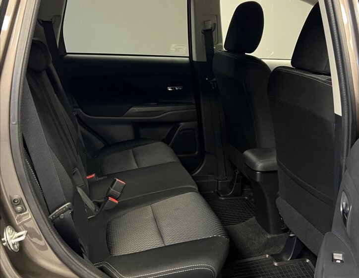 Mitsubishi Outlander SUV 2,3 l 110 kw