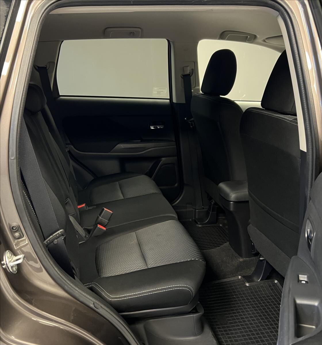 Mitsubishi Outlander SUV 2,3 l 110 kw