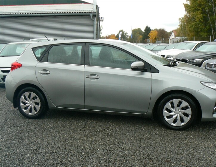 Toyota Auris 7