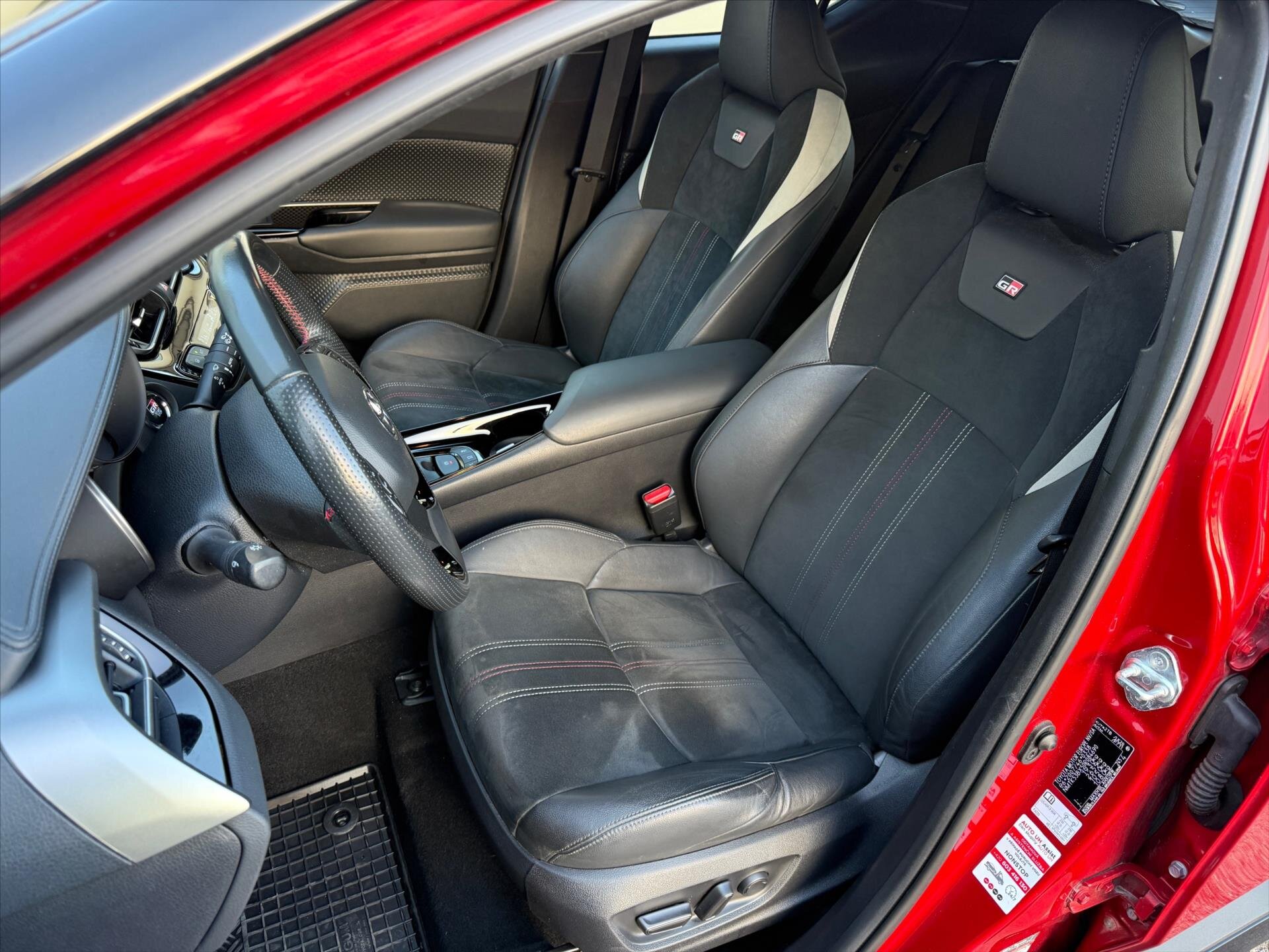 Toyota C-HR SUV 2,0 l 112 kw