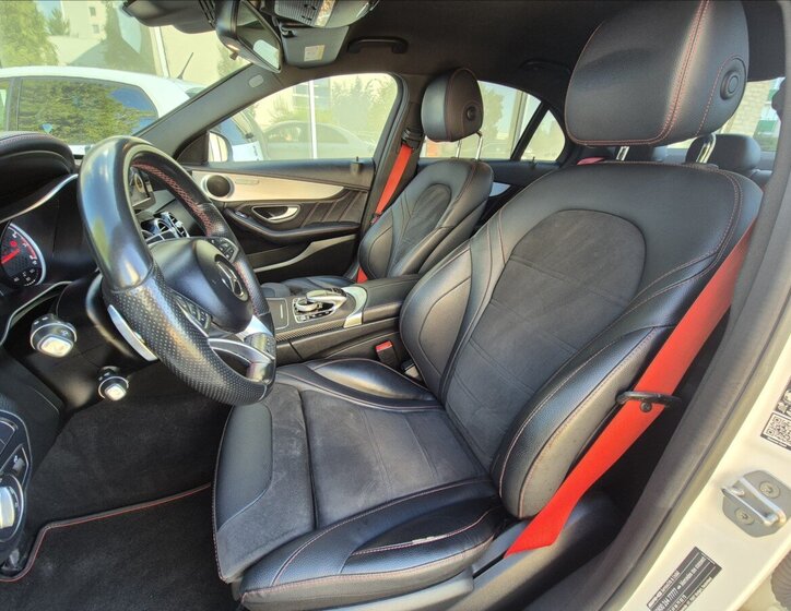 Mercedes-Benz Třídy C Sedan 3,0 l 270 kw