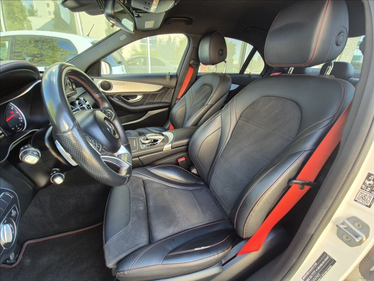 Mercedes-Benz Třídy C Sedan 3,0 l 270 kw