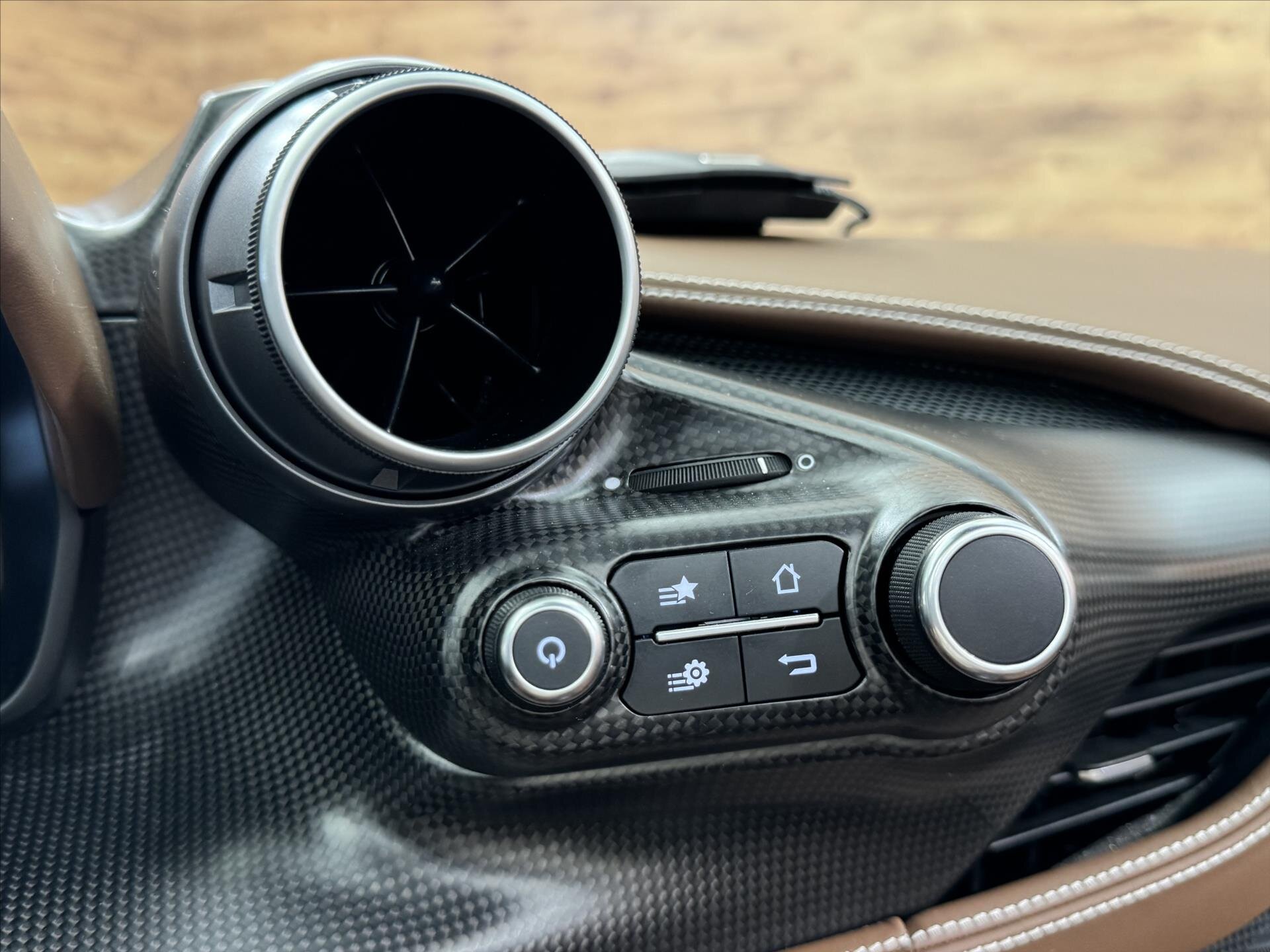 Ferrari F8 Kabriolet 3,9 l 530 kw