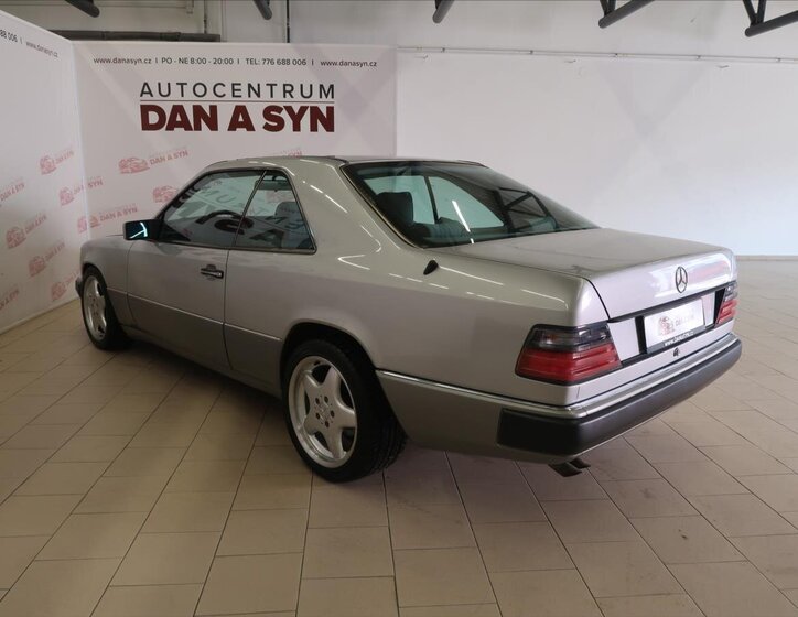 Mercedes-Benz 124 Kupé 3,0 l 162 kw