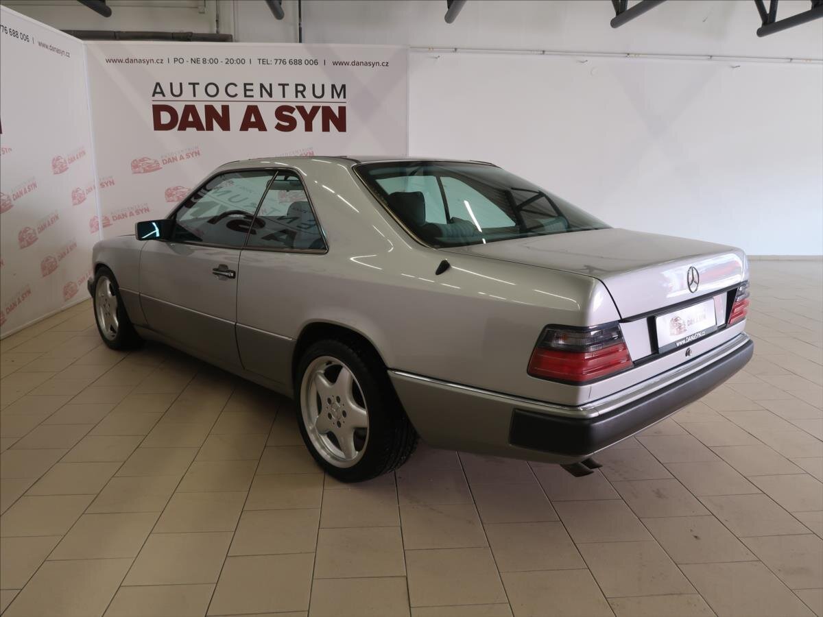 Mercedes-Benz 124 Kupé 3,0 l 162 kw