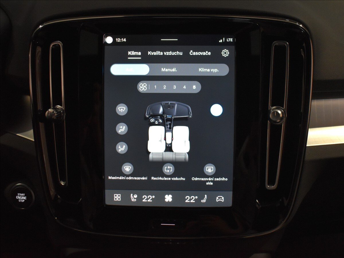 Volvo XC40 SUV / Terénní 2,0 l 120 kw