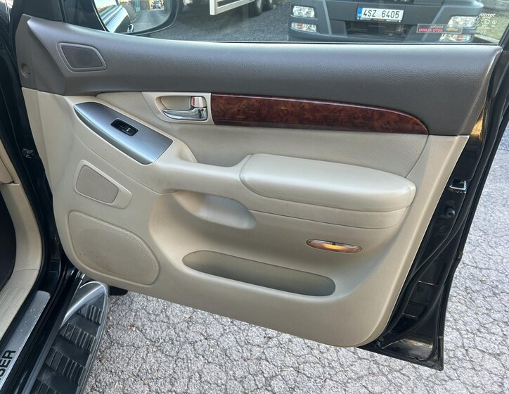 Toyota Land Cruiser 46