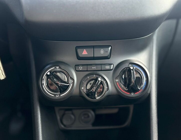 Peugeot 208 Hatchback 1,2 l 61 kw