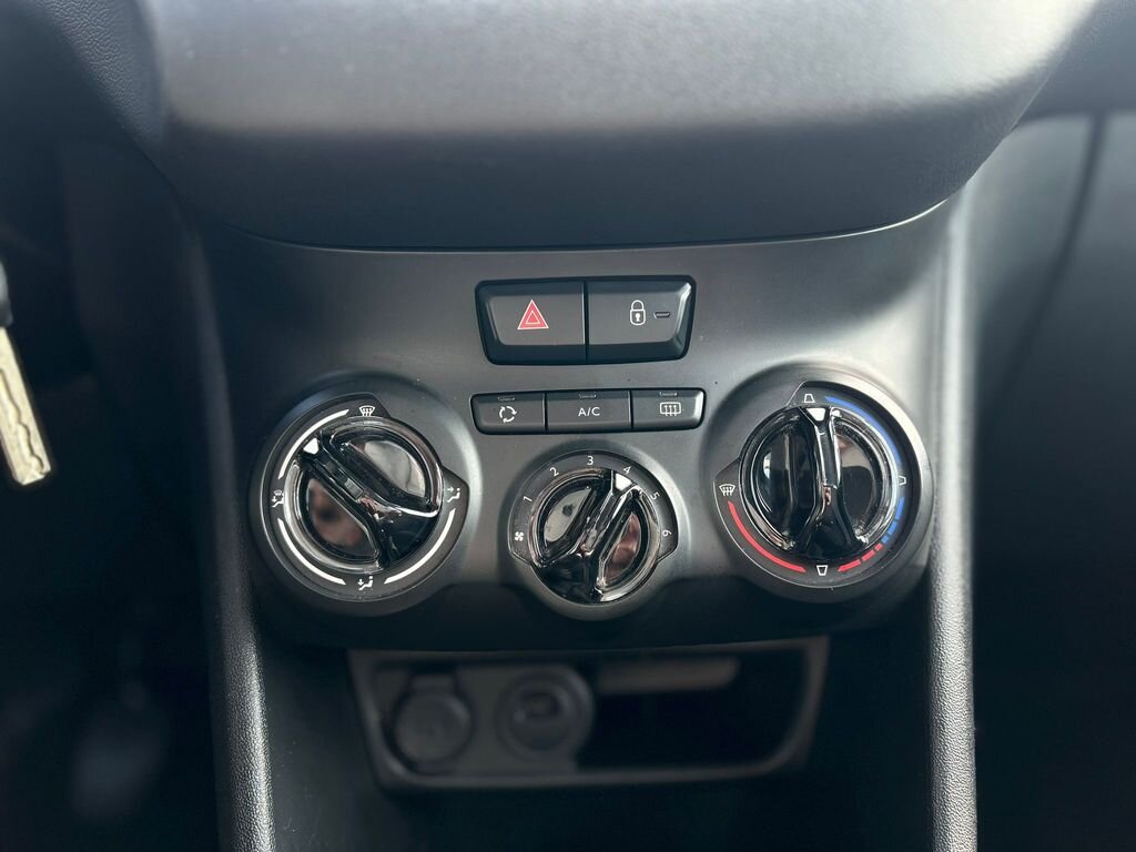 Peugeot 208 Hatchback 1,2 l 61 kw