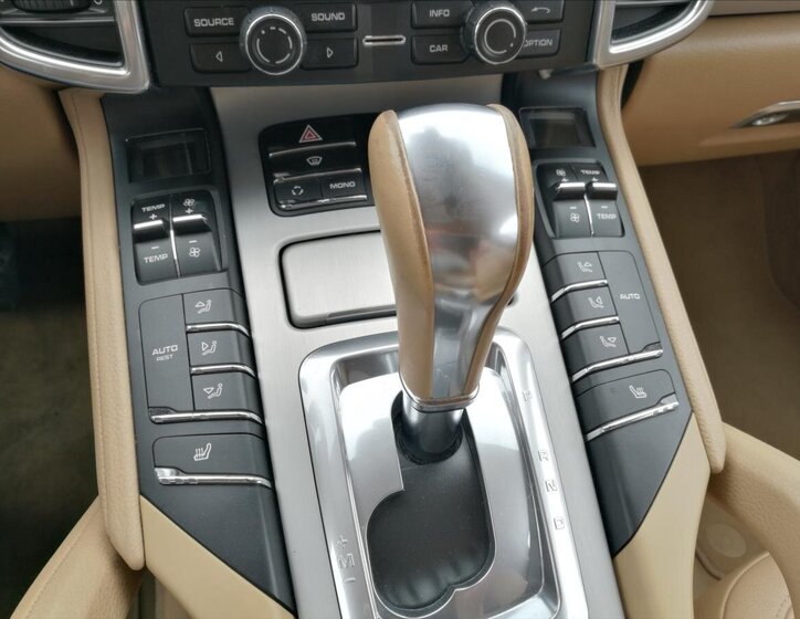 Porsche Cayenne Kombi 3,0 l 180 kw