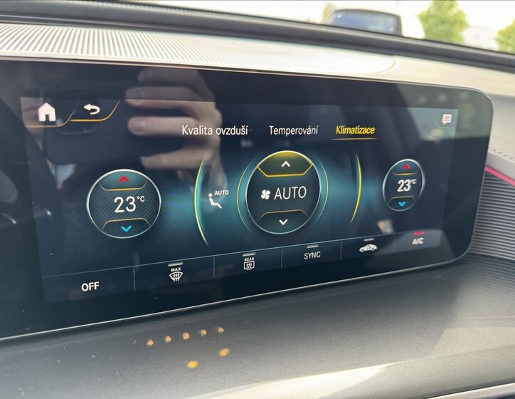 Mercedes-Benz EQC 18