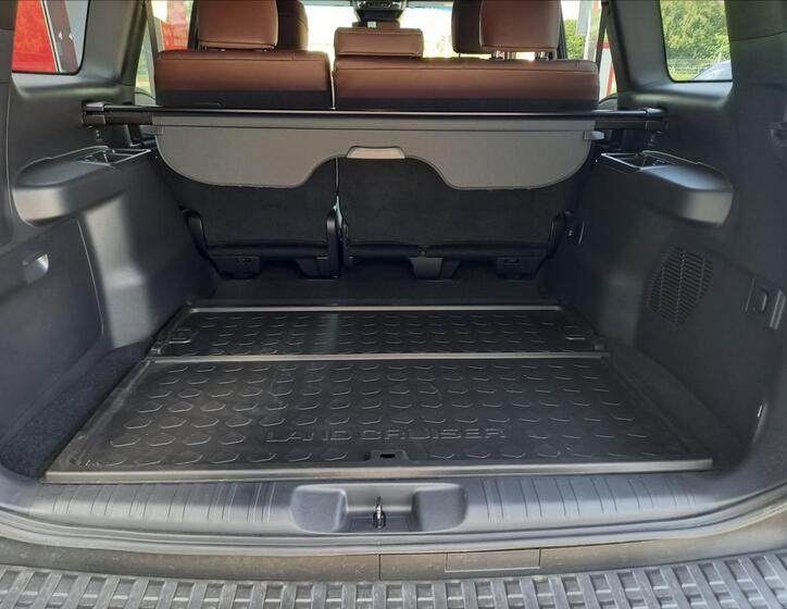 Toyota Land Cruiser 11