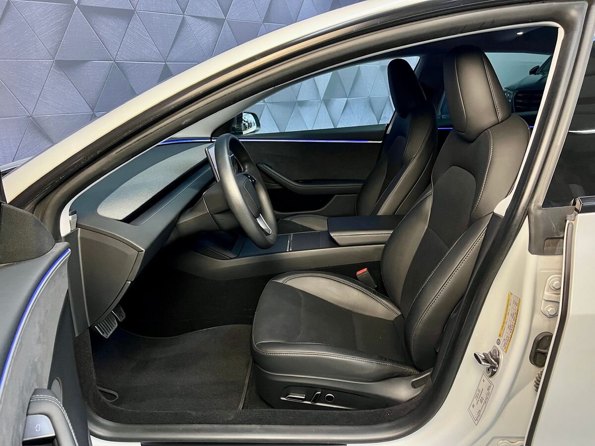 Tesla Model 3 Sedan 0,0 324 kw