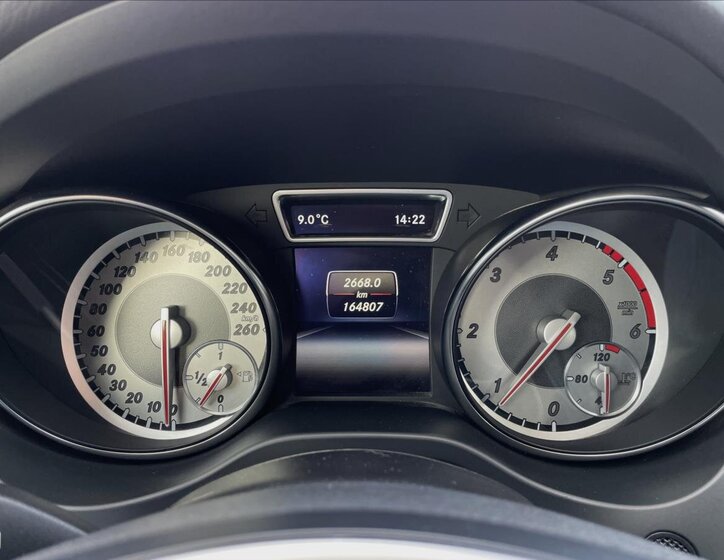 Mercedes-Benz GLA 12