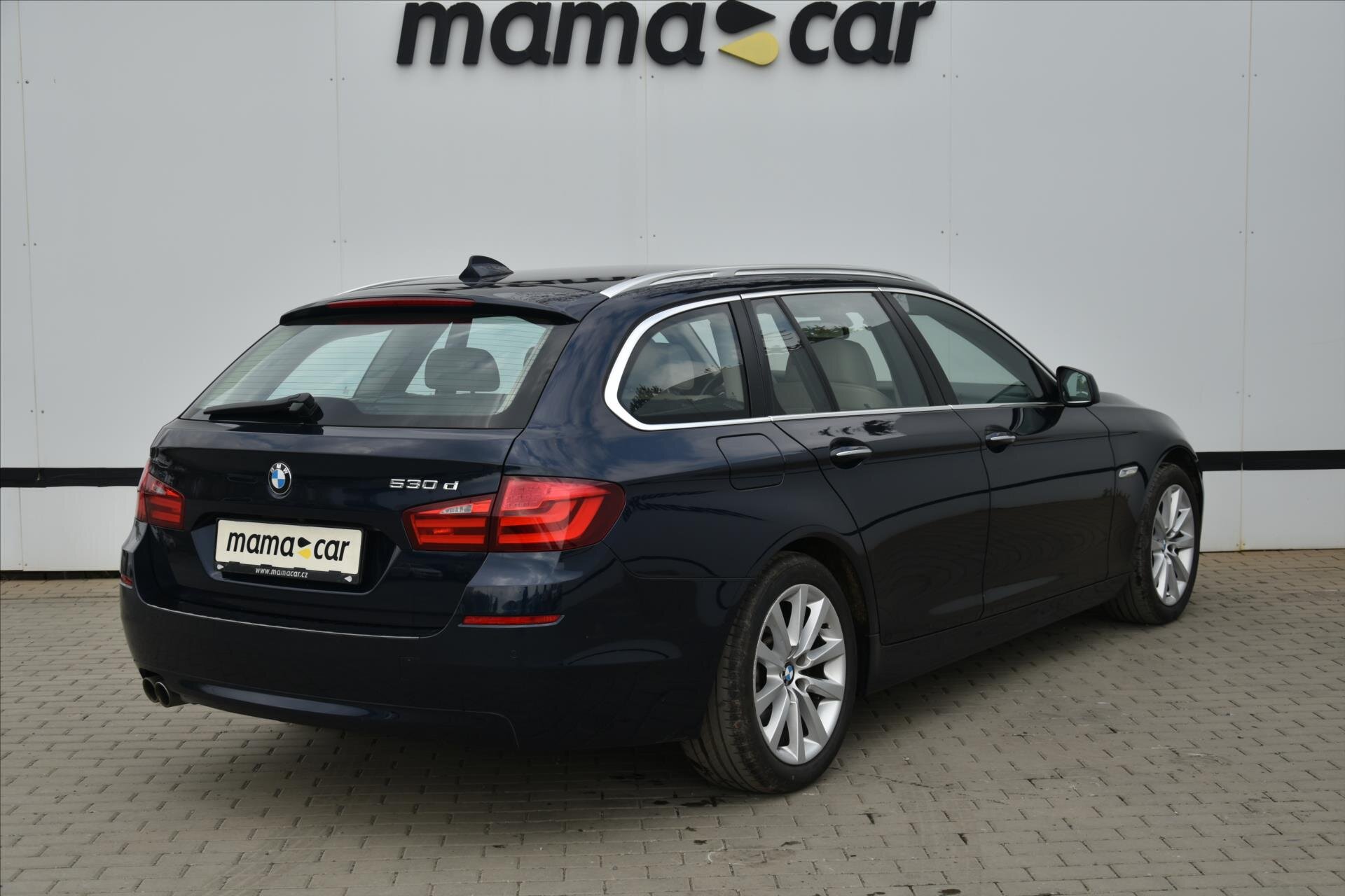 BMW Řada 5 Kombi 3,0 l 180 kw