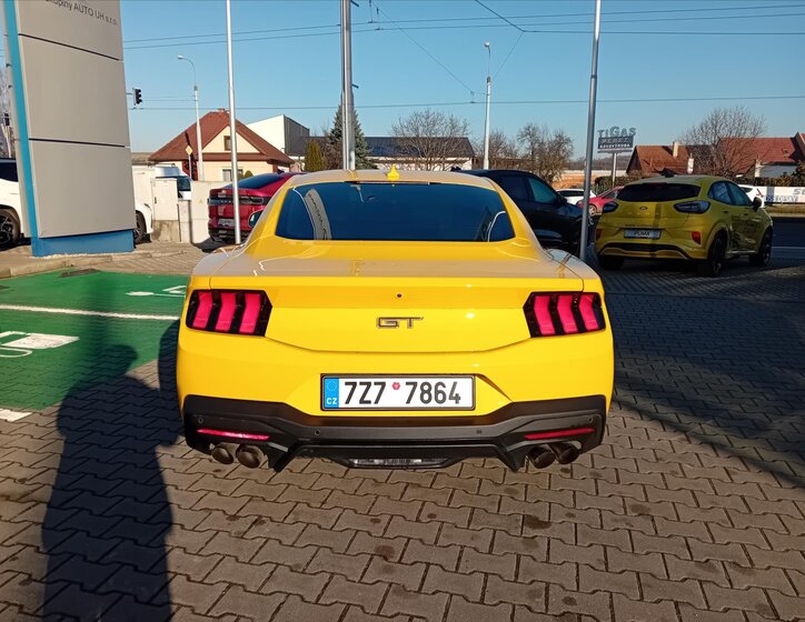 Ford Mustang Kupé 5,0 l 328 kw