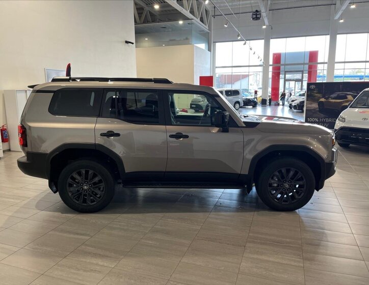 Toyota Land Cruiser SUV 2,8 l 150 kw