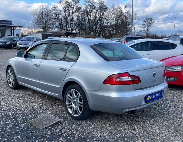 Škoda Superb Sedan / Limuzína 1,8 l 118 kw