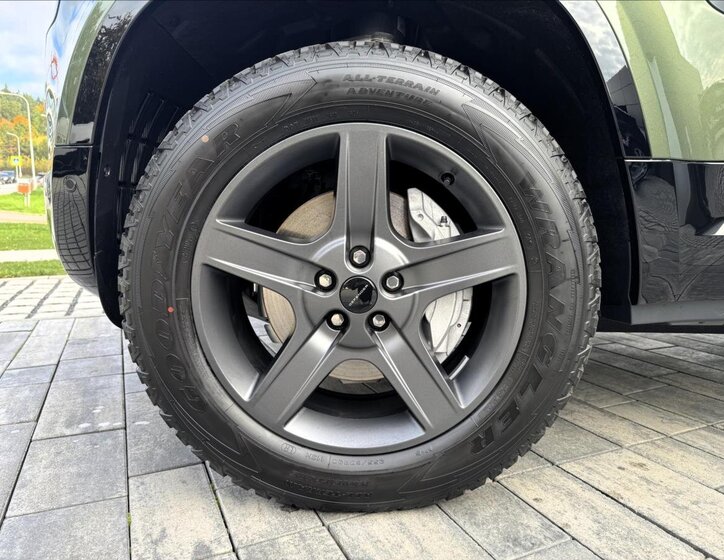 Land Rover Defender SUV 3,0 l 257 kw