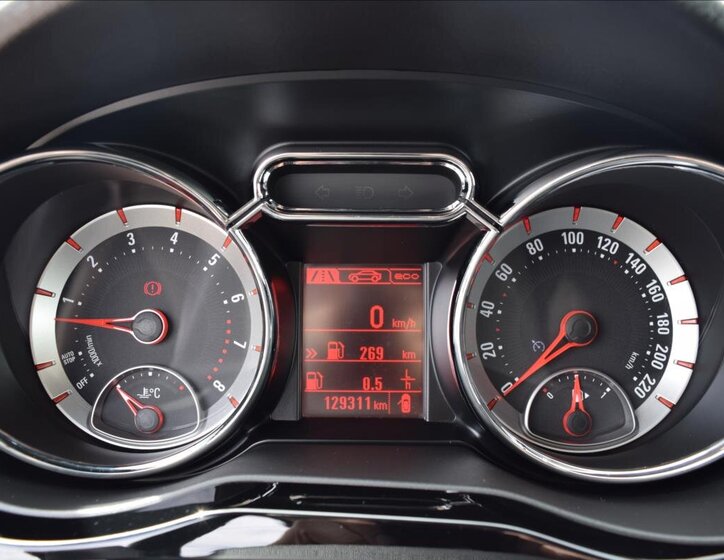 Opel Adam Hatchback 999,0 66 kw