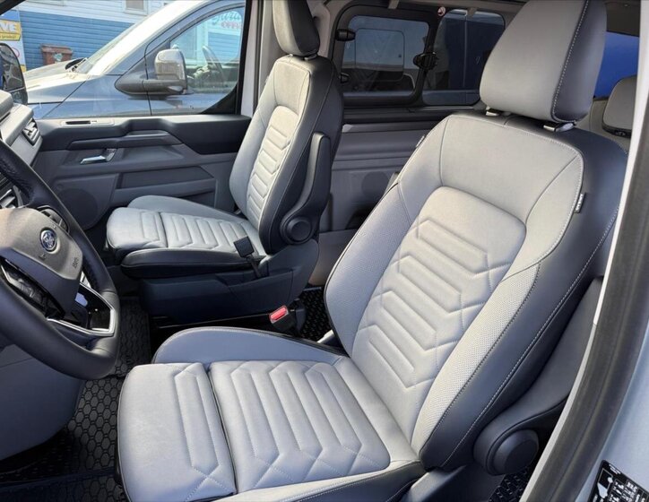 Ford Tourneo Custom Kombi 2,0 l 125 kw