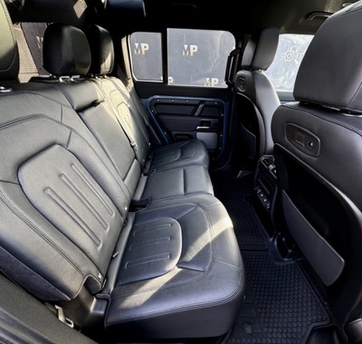 Land Rover Defender 20