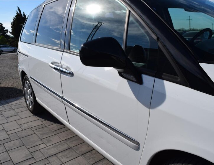 Peugeot 807 MPV 2,0 l 100 kw