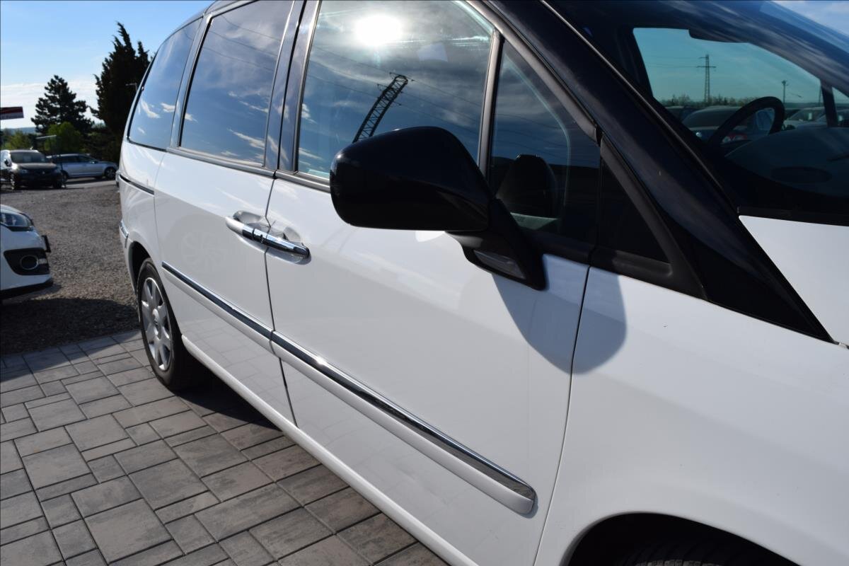 Peugeot 807 MPV 2,0 l 100 kw