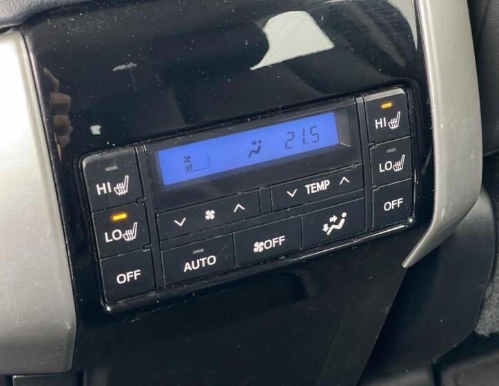 Toyota Land Cruiser 26