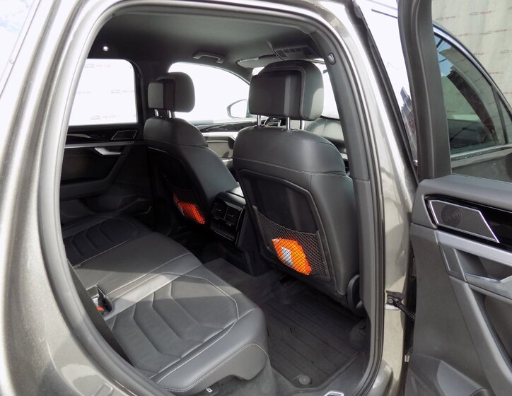 Volkswagen Touareg SUV / Terénní 3,0 l 210 kw