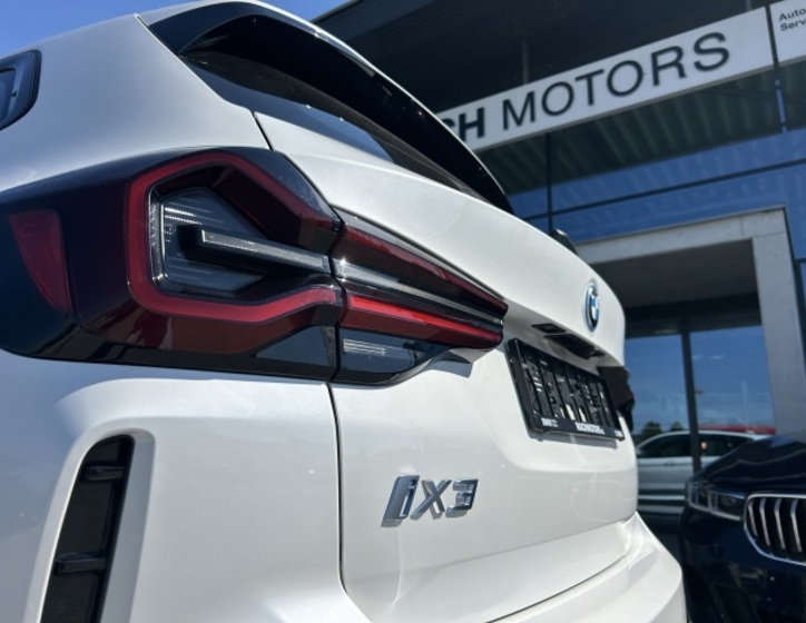 BMW iX3 11