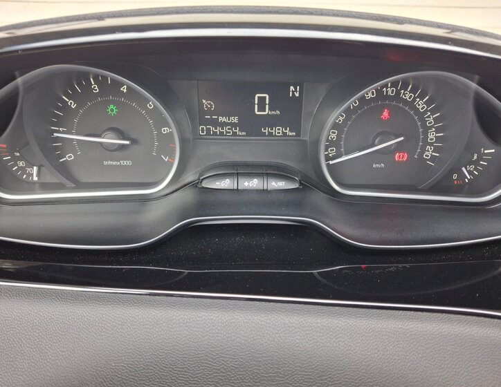 Peugeot 208 Hatchback 1,2 l 60 kw