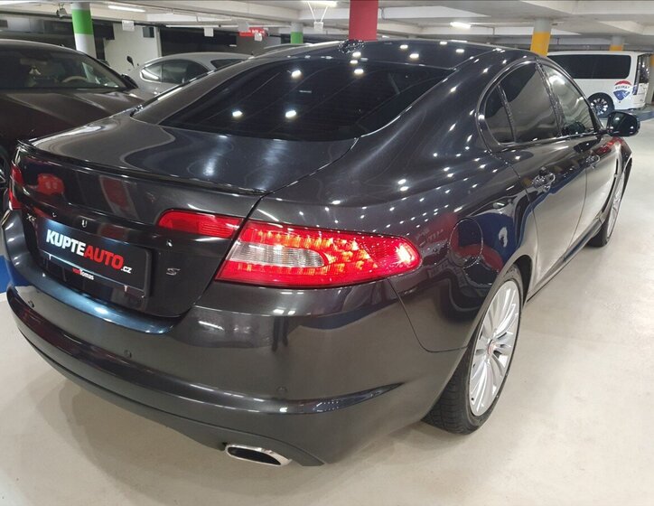 Jaguar XF Sedan / Limuzína 3,0 l 202 kw