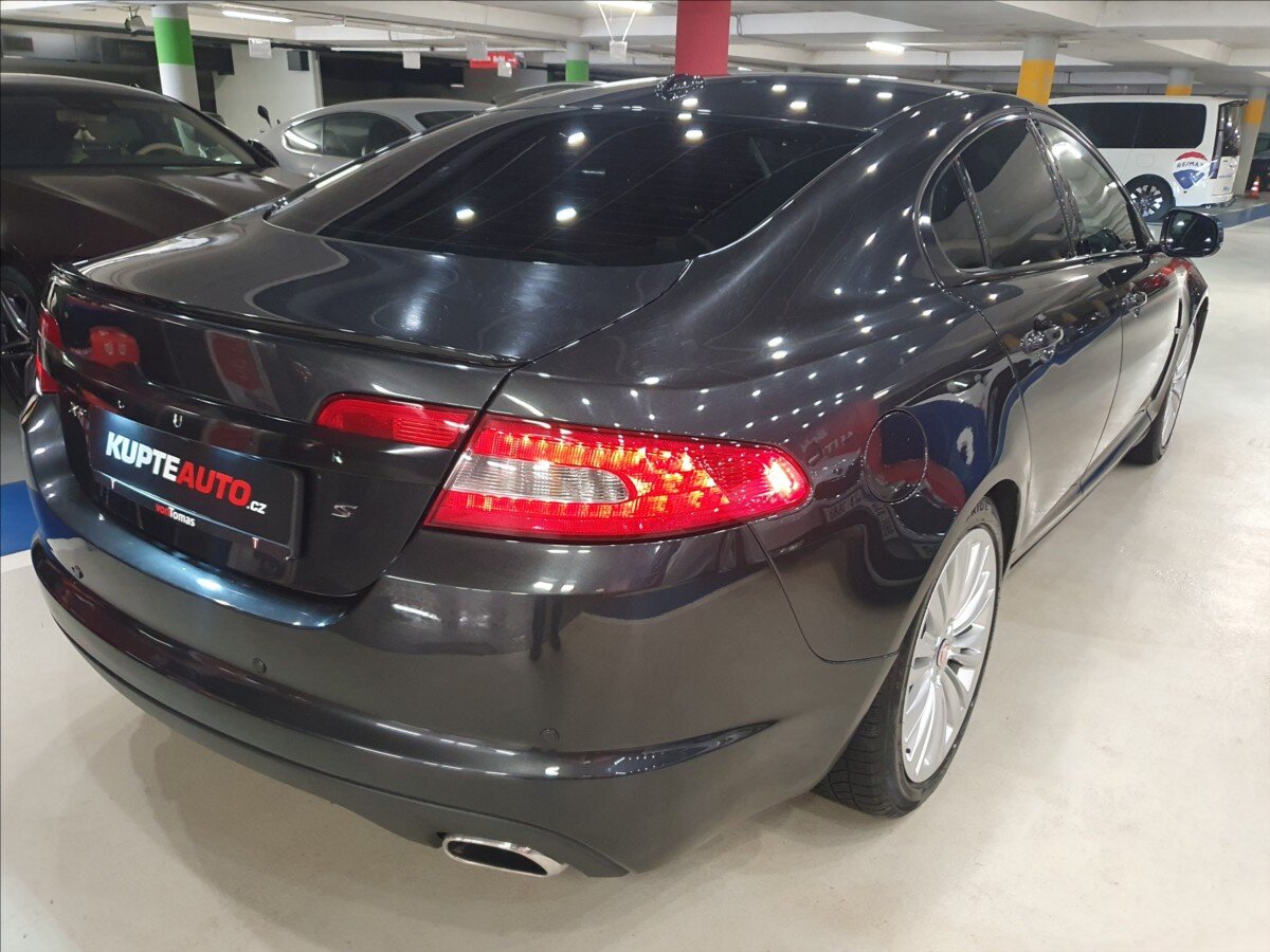 Jaguar XF Sedan / Limuzína 3,0 l 202 kw