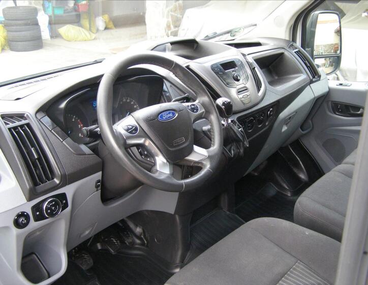 Ford Transit 9
