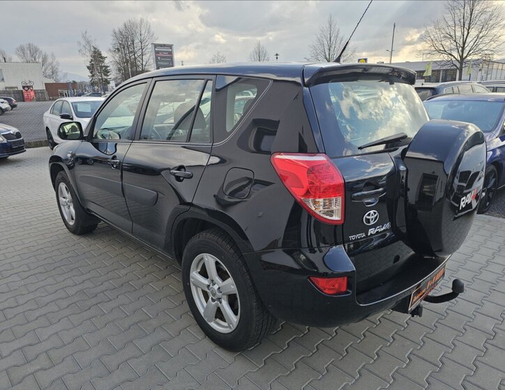 Toyota RAV4 Kombi 2,2 l 100 kw