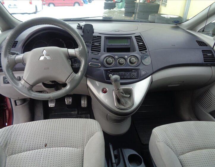 Mitsubishi Grandis Kombi 2,4 l 121 kw