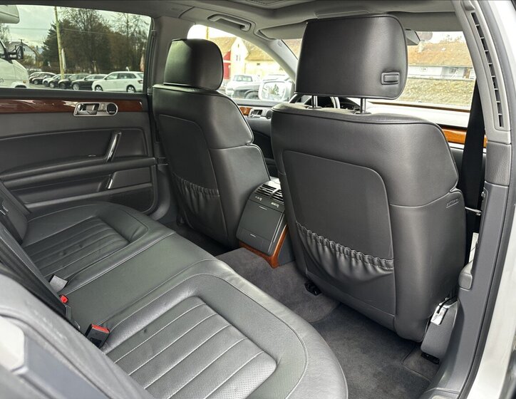 Volkswagen Phaeton Sedan / Limuzína 3,0 l 176 kw
