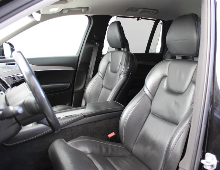 Volvo XC90 SUV / Terénní 2,0 l 165 kw