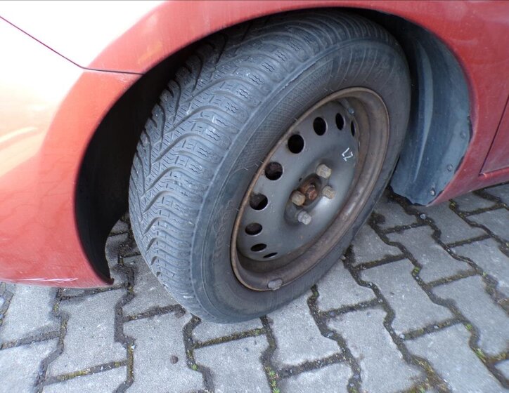 Nissan Note Kombi 1,4 l 65 kw