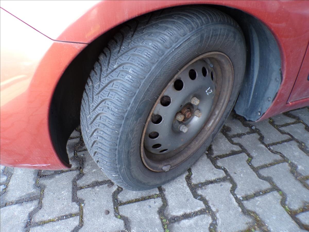 Nissan Note Kombi 1,4 l 65 kw