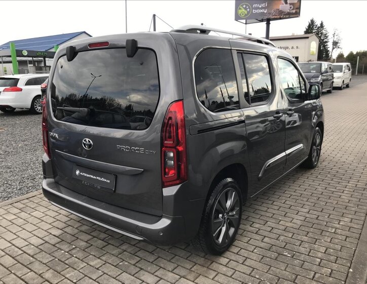 Toyota ProAce Kombi 1,5 l 96 kw