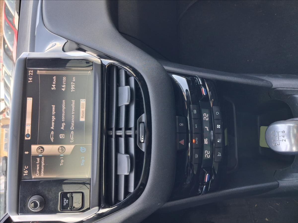 Peugeot 208 Hatchback 1,6 l 84 kw