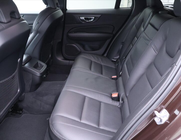 Volvo V60 Kombi 2,0 l 140 kw