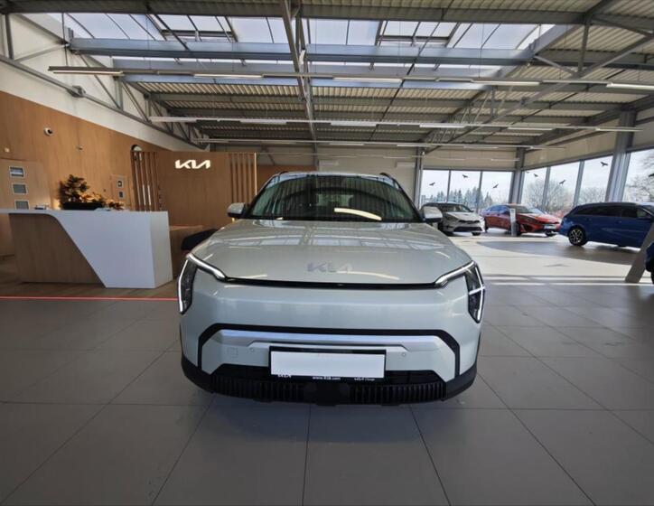 KIA EV3 8