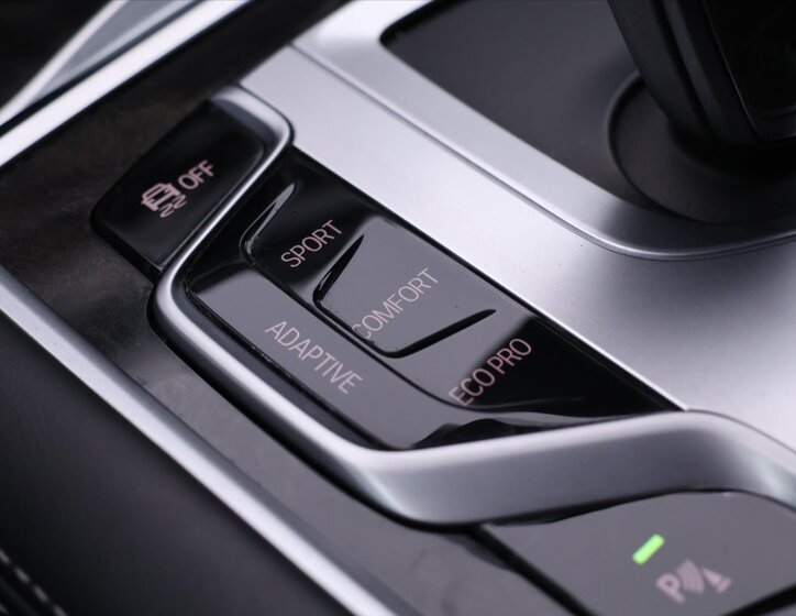 BMW Řada 7 Sedan / Limuzína 4,4 l 330 kw