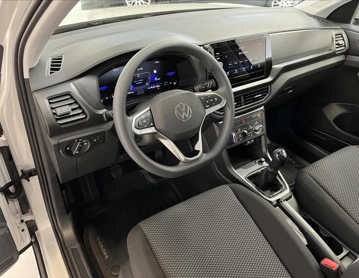 Volkswagen T-Cross 6