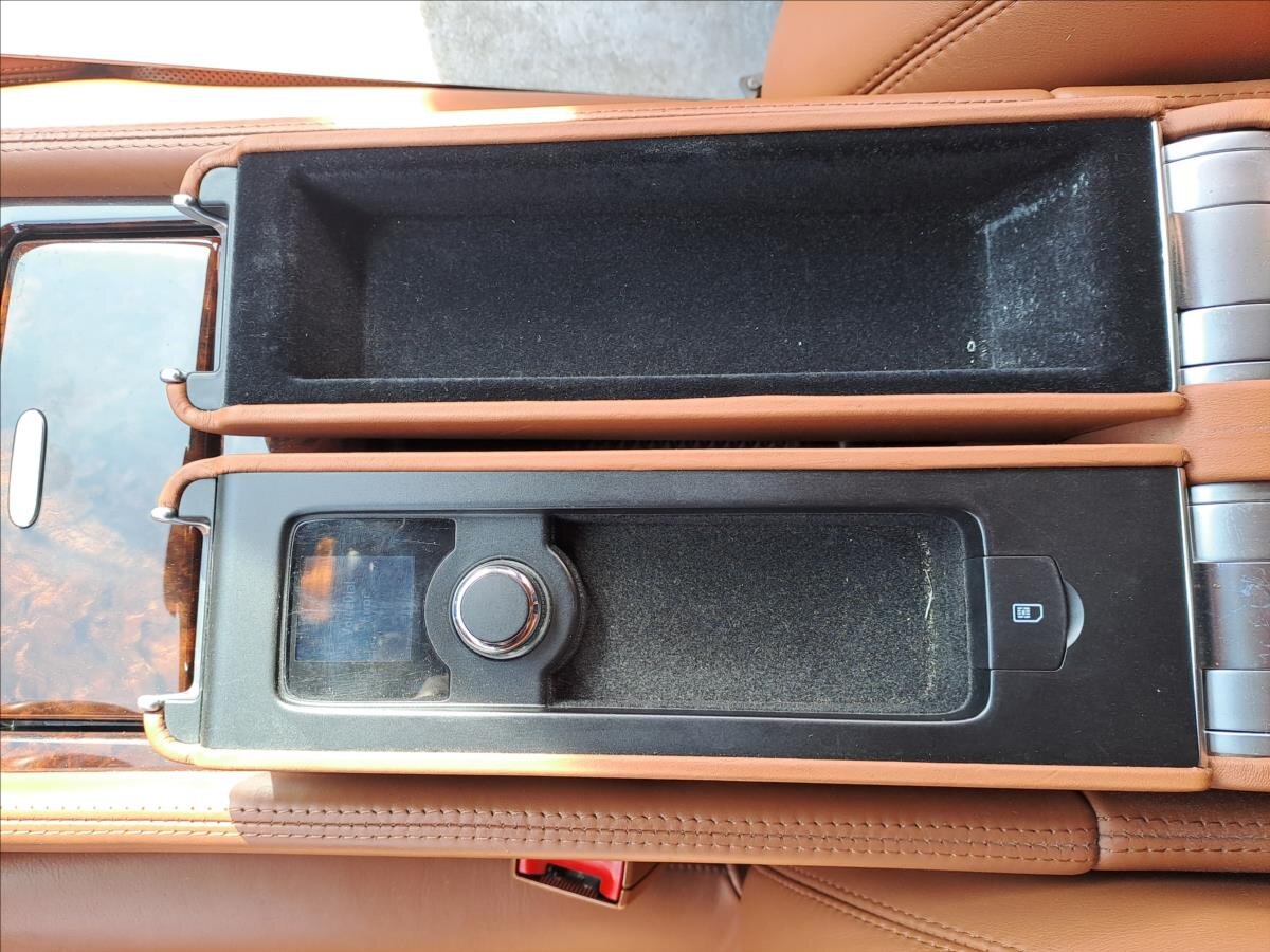 Bentley Flying Spur Sedan / Limuzína 6,0 l 412 kw